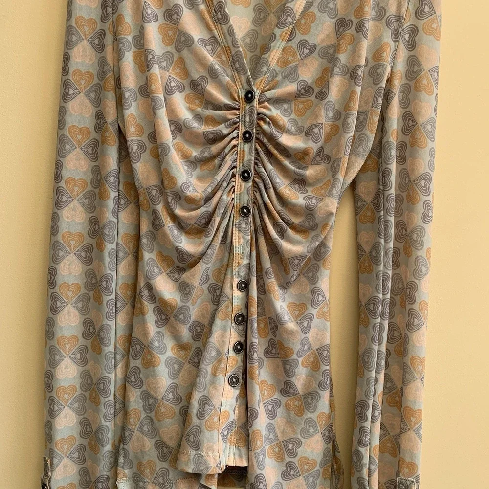 Free People Blouse Women Size XS Heart Print  Light Colors  Long‎ Sleeve